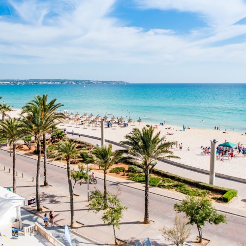 Strand met boulevard