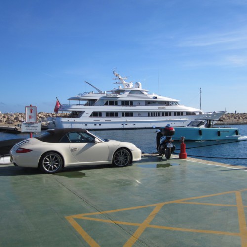 Bootje met porsche