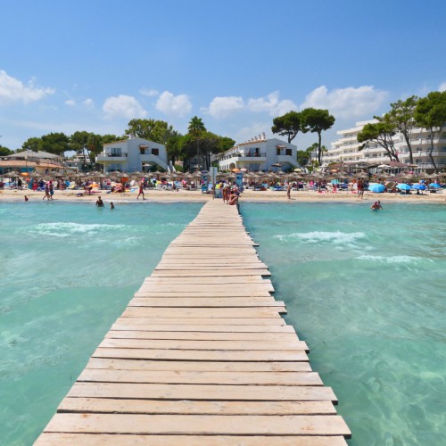 Playa de Muro houten pier in de zee