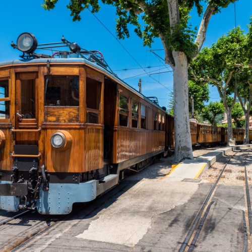 Houten trein tussen Palma en Sóller