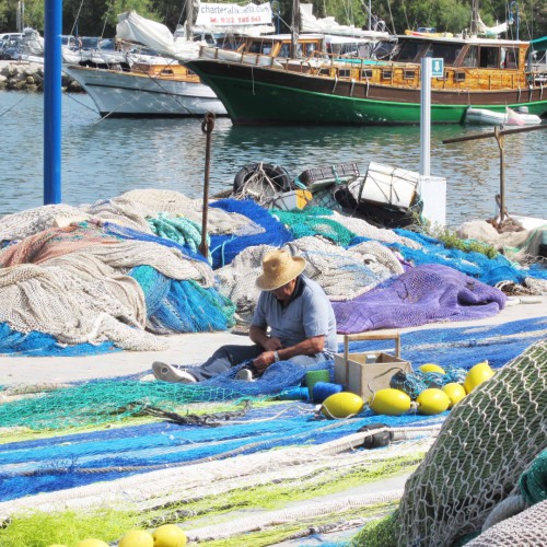 Visnetten repareren in Port d'Andratx