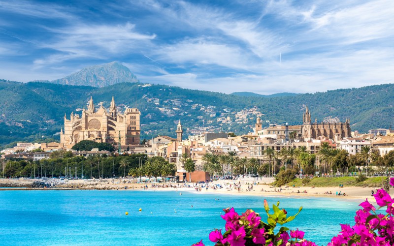Palma de Mallorca met links de Kathedraal