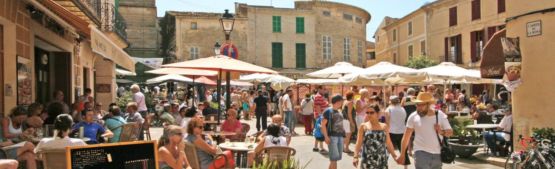 Markt en terrasje in Sineu