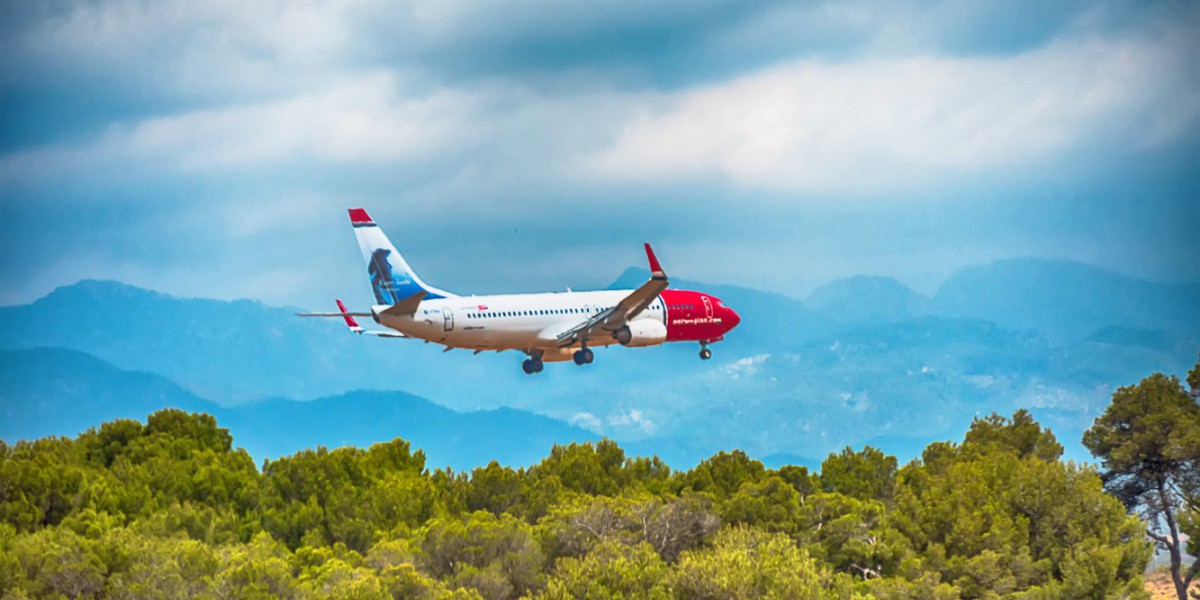 Vliegtuig stijgt op vanaf Palma de Mallorca